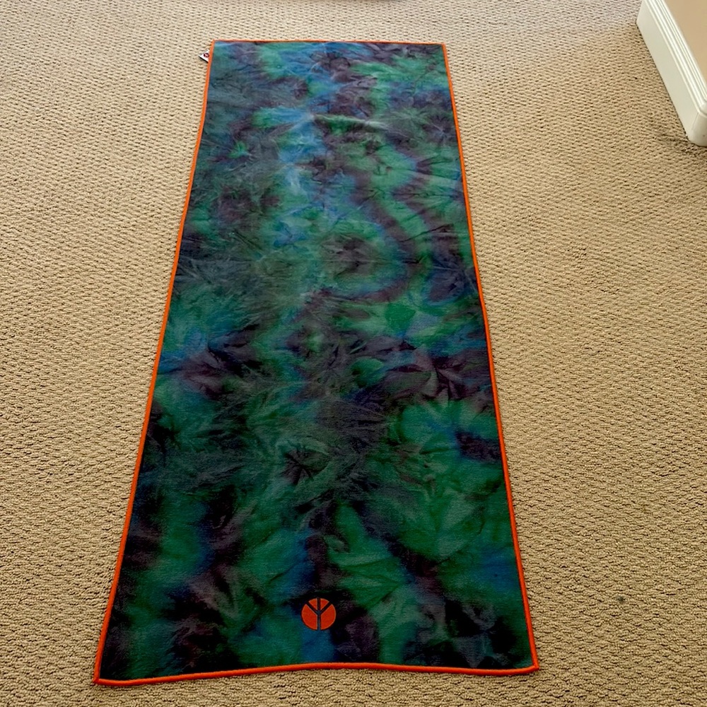 Manduka tie die yoga towel